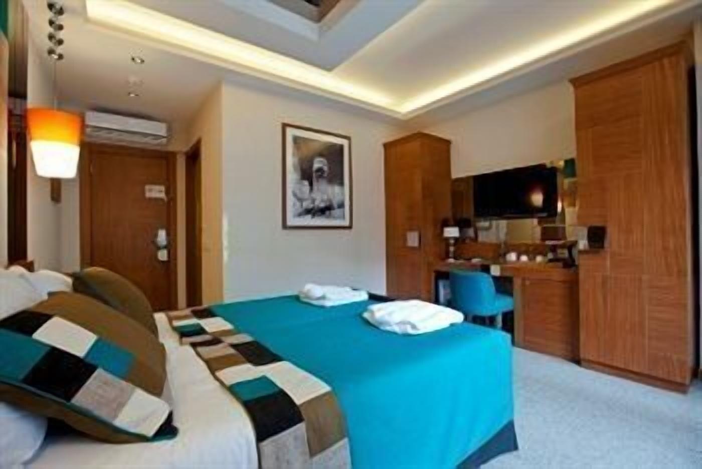 Collage Taksim Hotel Istanbul Bagian luar foto