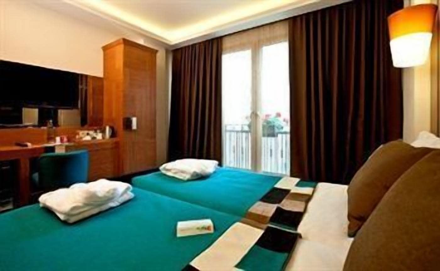 Collage Taksim Hotel Istanbul Bagian luar foto
