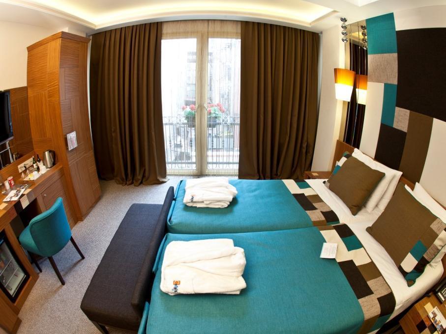 Collage Taksim Hotel Istanbul Bagian luar foto