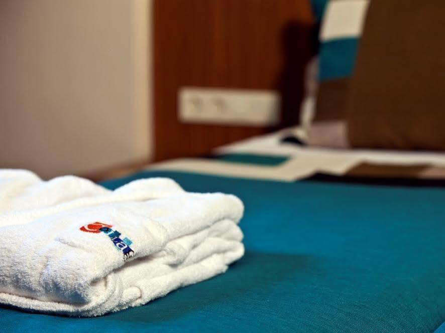Collage Taksim Hotel Istanbul Bagian luar foto