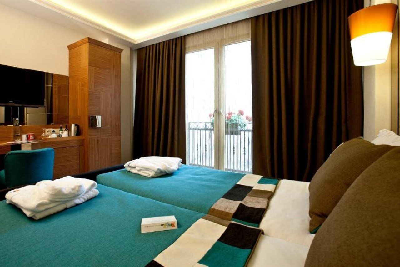 Collage Taksim Hotel Istanbul Bagian luar foto